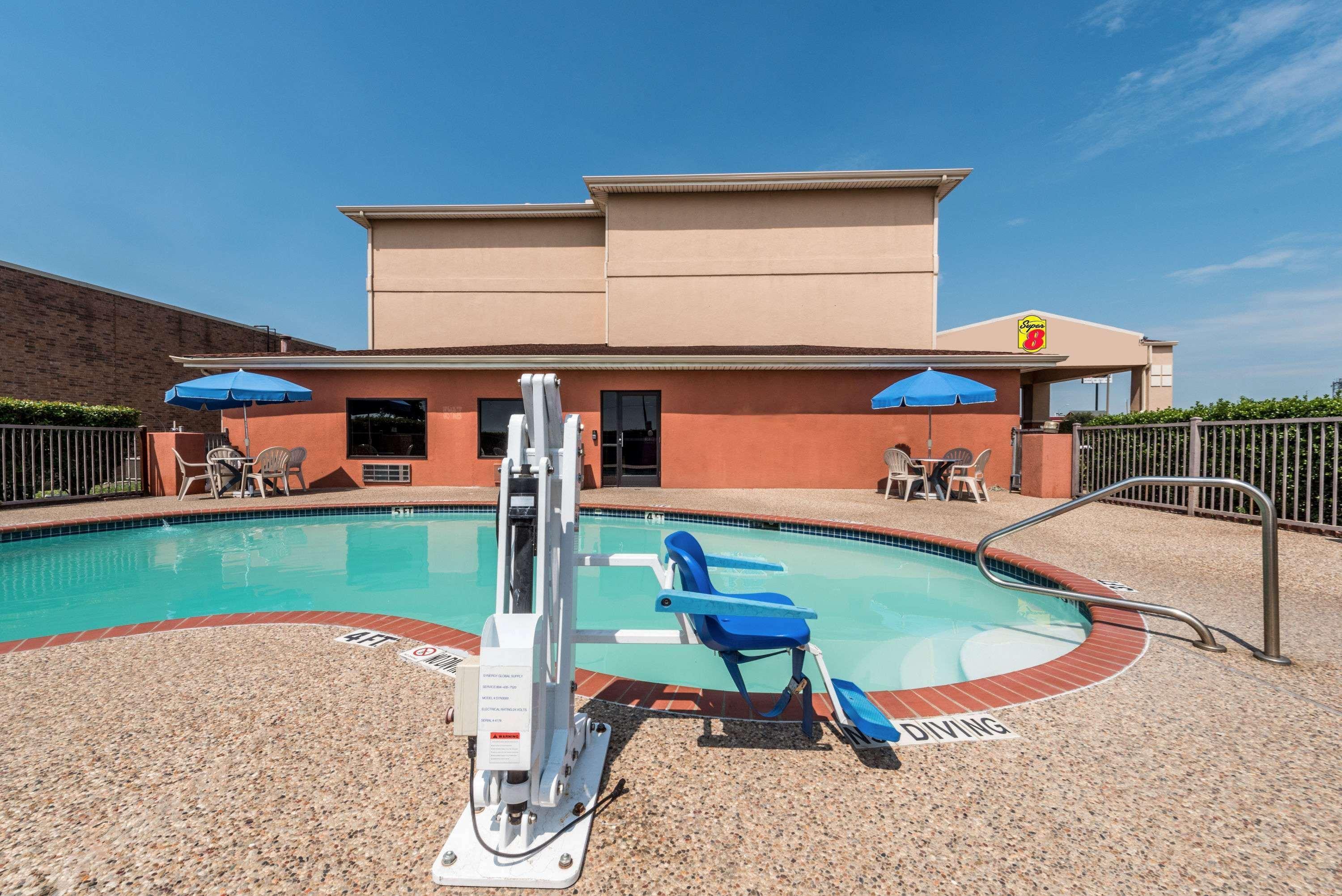 Super 8 By Wyndham Fort Worth North Exterior photo