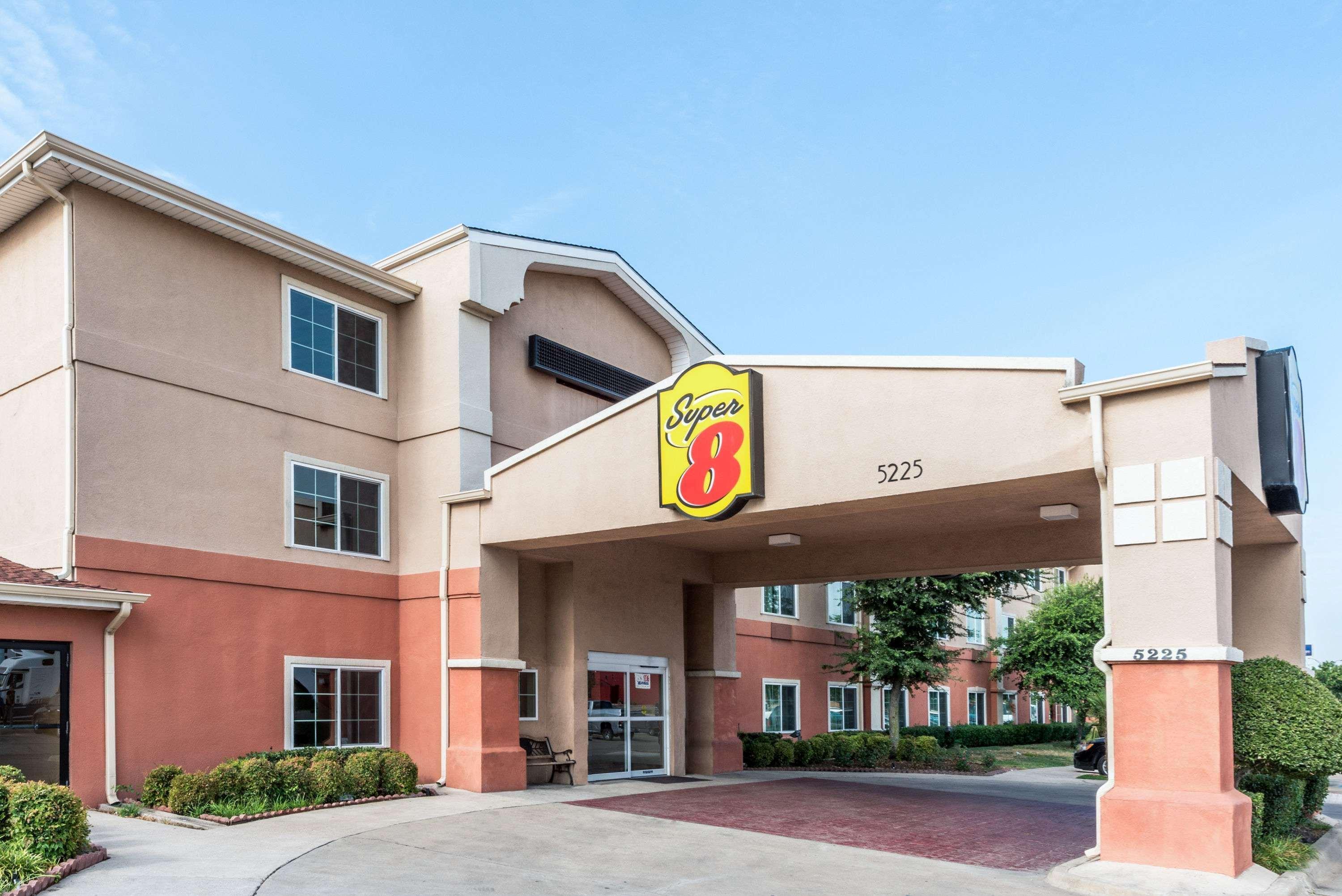 Super 8 By Wyndham Fort Worth North Exterior photo